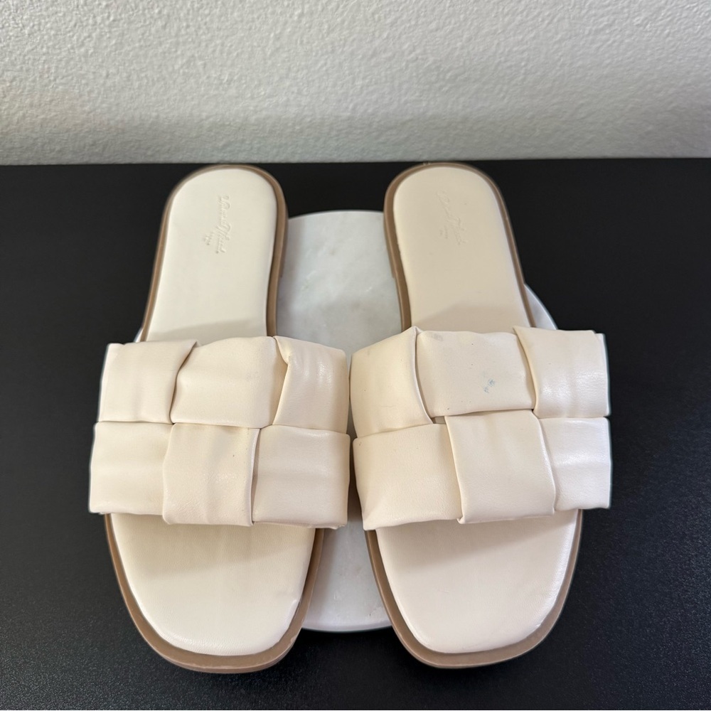 Universal Thread Brand New Ivory Basic Slide Sand… - image 2